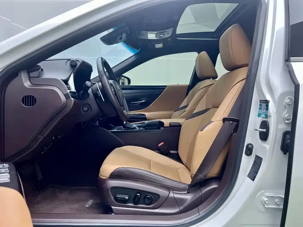 Lexus ES 2021 из CN, фото 4