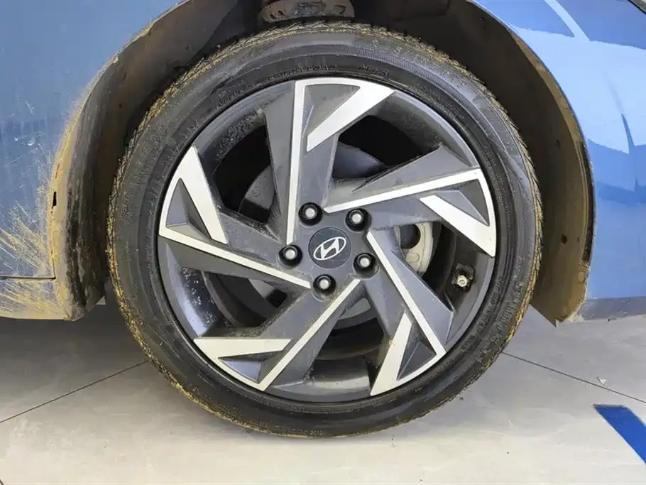 Hyundai Elantra — фото 10
