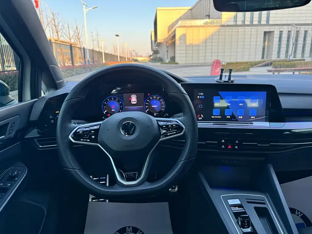 Volkswagen Golf 2023 из CN, фото 8