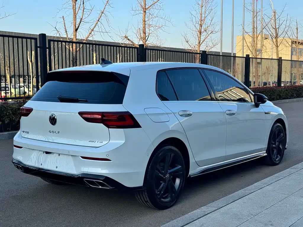 Volkswagen Golf 2023 из CN, фото 6