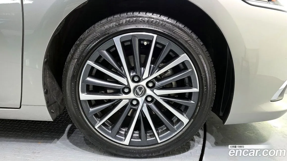 Lexus ES 2023 из KR, фото 3