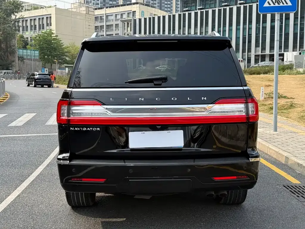 Lincoln Navigator — фото 9