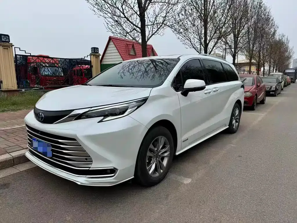 Toyota Sienna 2024 из CN, фото 1