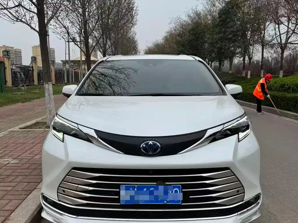 Toyota Sienna 2024 из CN, фото 3