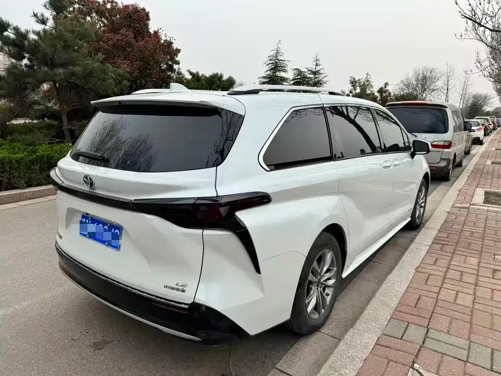 Toyota Sienna 2024 из CN, фото 4