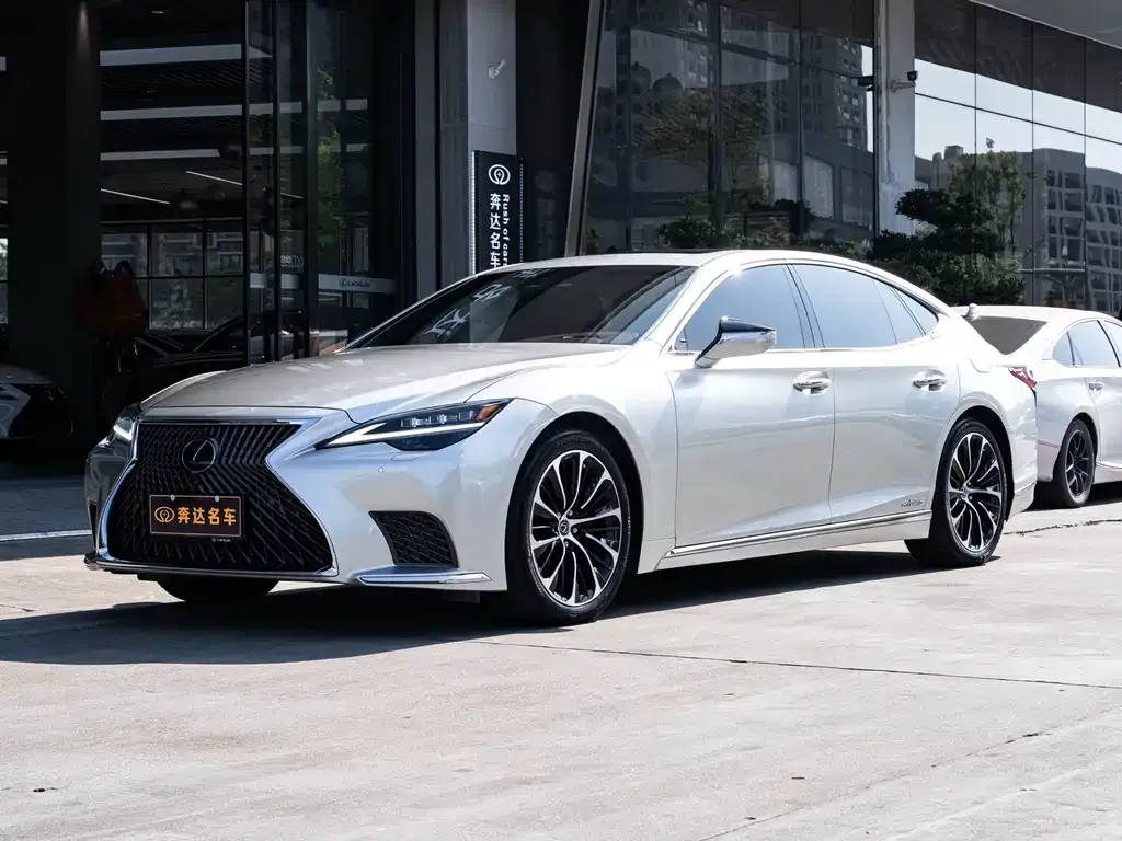 Lexus LS — фото 1
