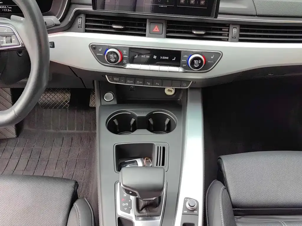 Audi A4L 2022 из CN, фото 9