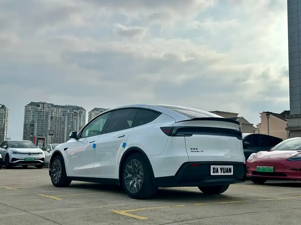 Tesla Model Y L 2025 из CN, фото 5