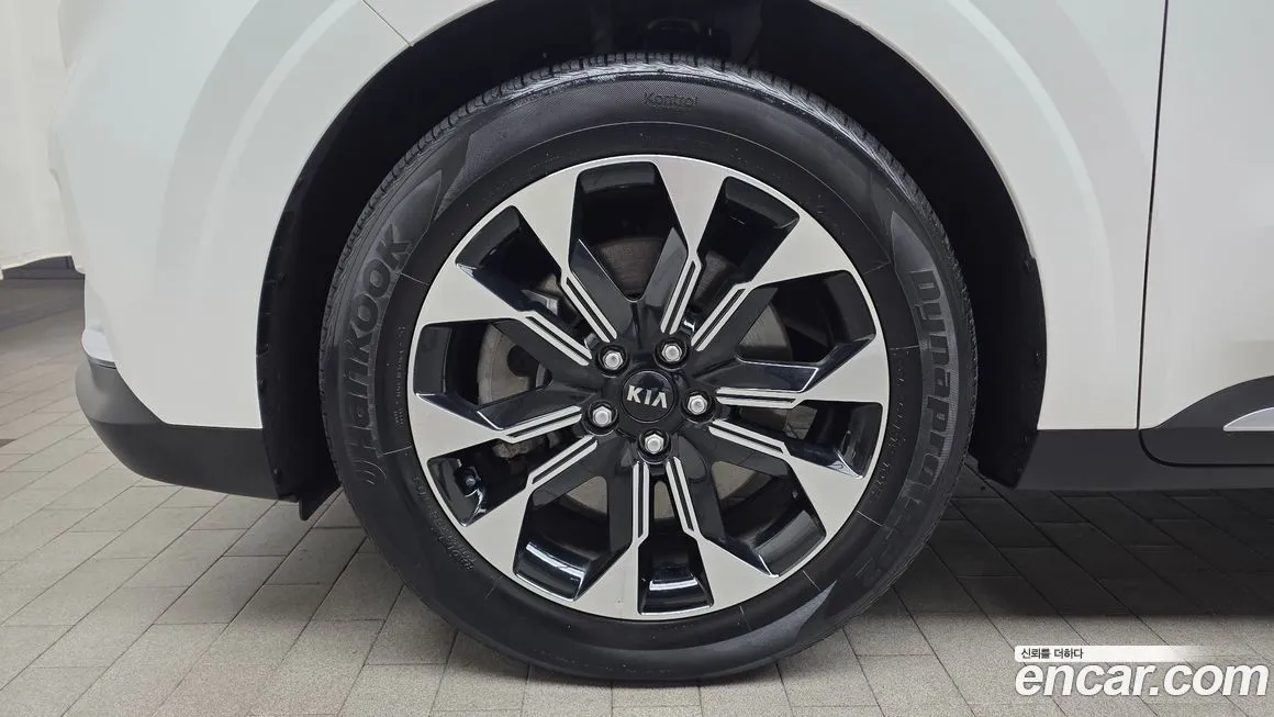 Kia Carnival — фото 10
