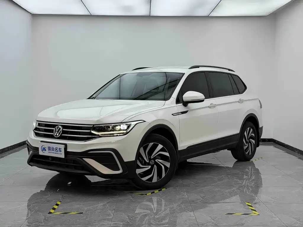 Volkswagen Tiguan L — фото 1