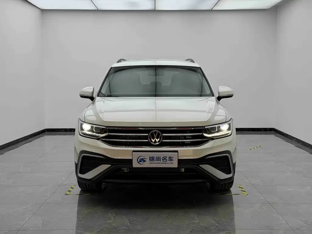 Volkswagen Tiguan L — фото 5