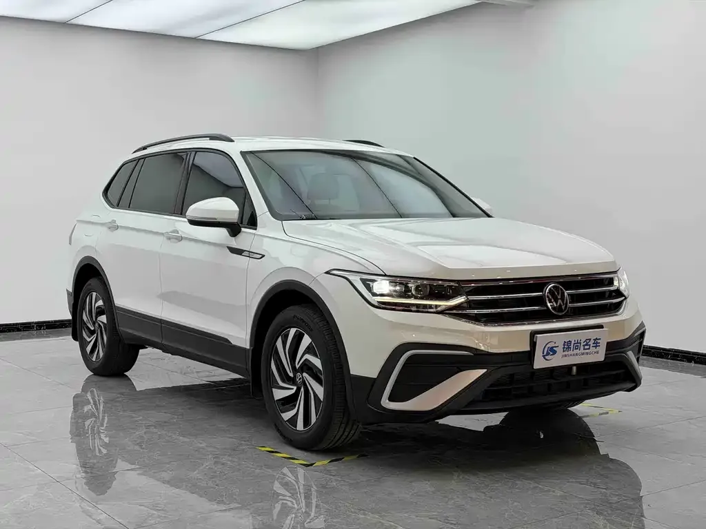 Volkswagen Tiguan L — фото 4