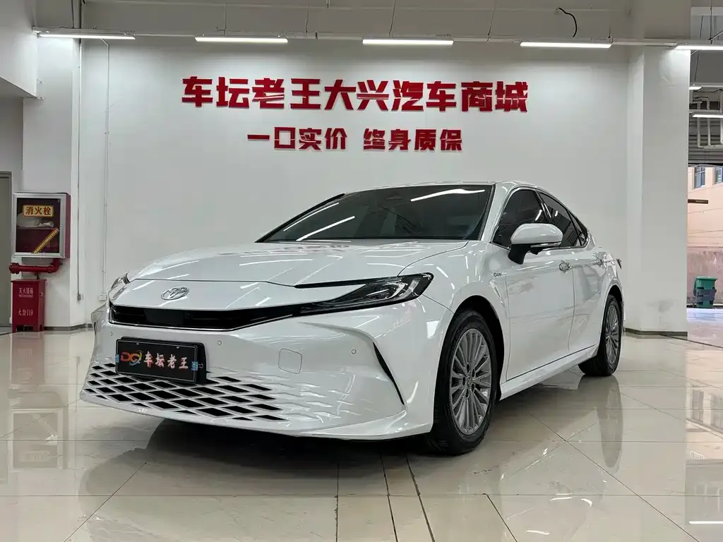 Toyota Camry 2025 из CN, фото 1