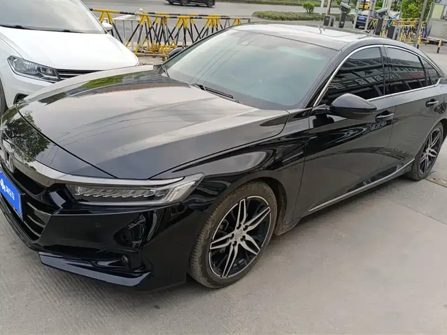 Honda Accord — фото 1