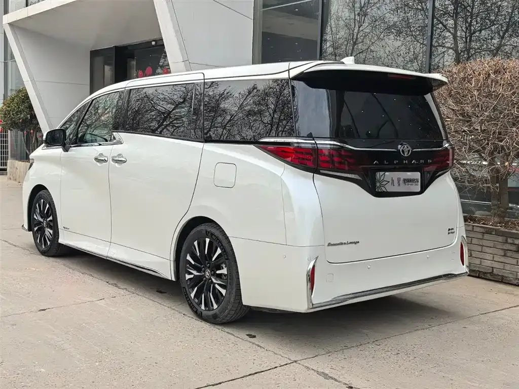 Toyota Alphard — фото 6