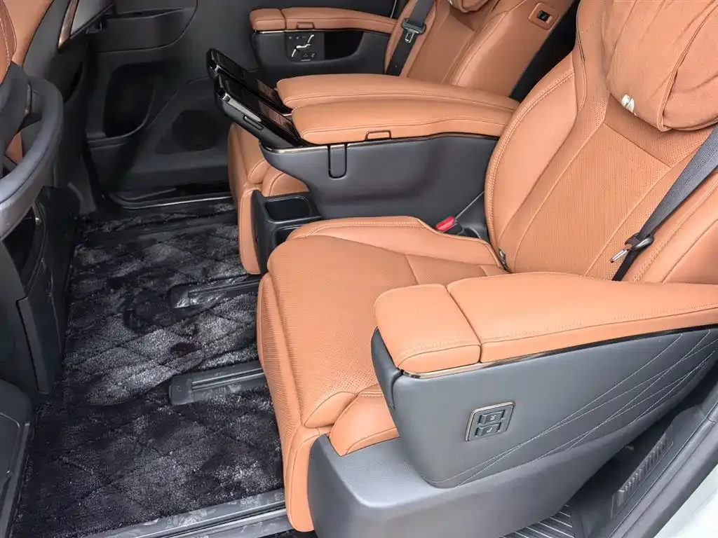 Toyota Alphard — фото 3