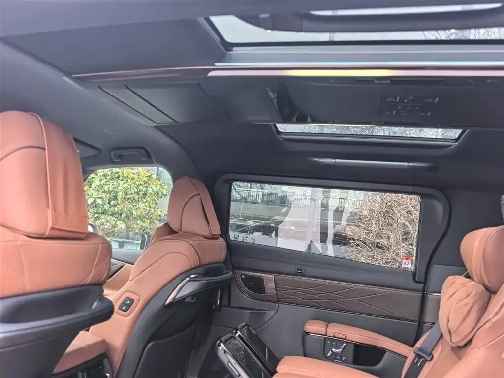 Toyota Alphard — фото 9