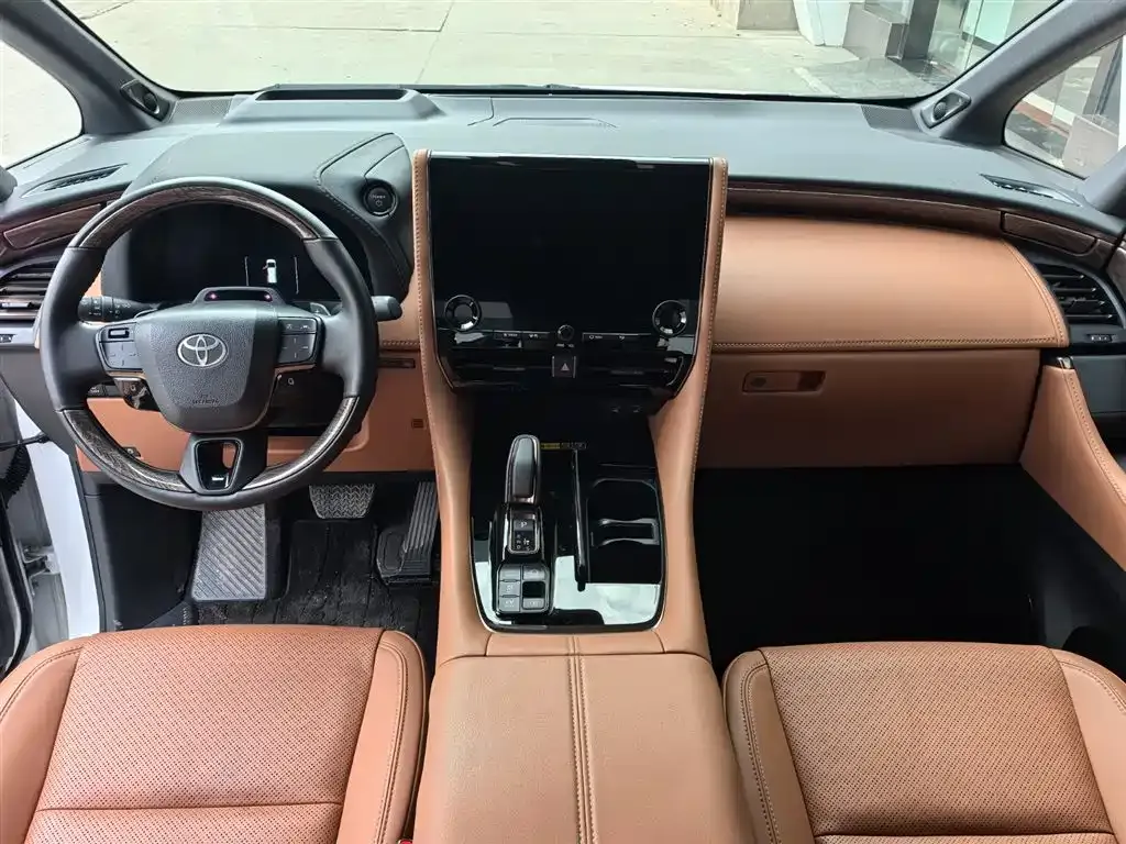Toyota Alphard — фото 8