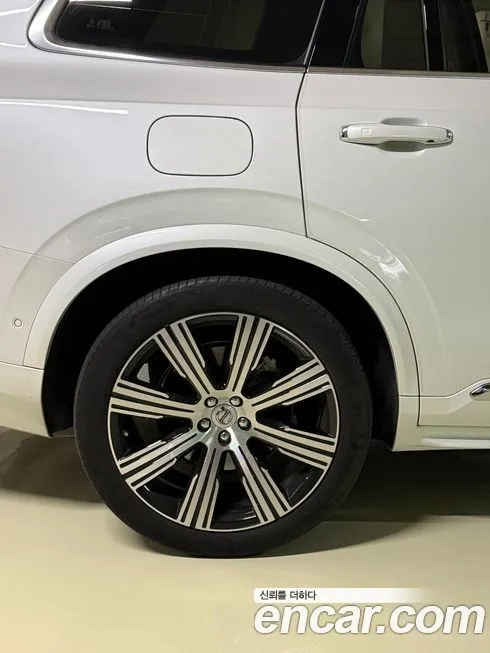 Volvo XC90 — фото 9
