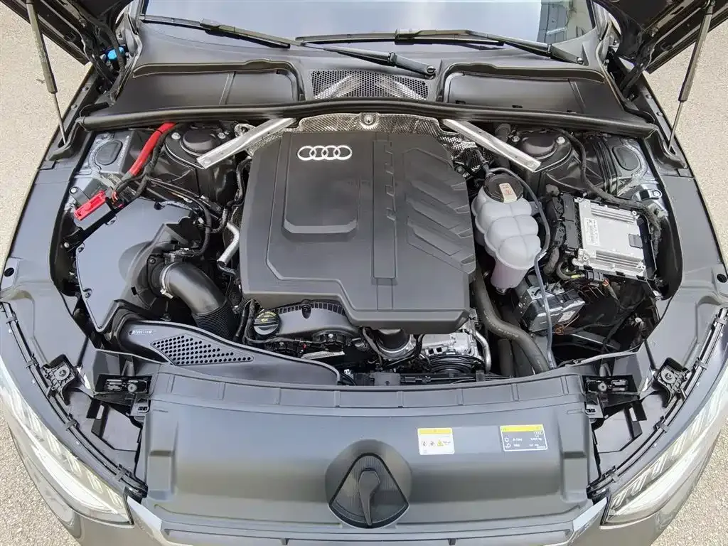 Audi A4L 2024 из CN, фото 6