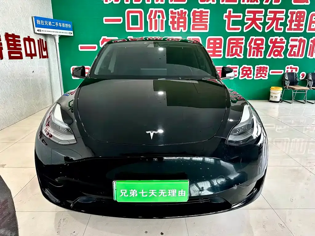 Tesla Model Y — фото 1
