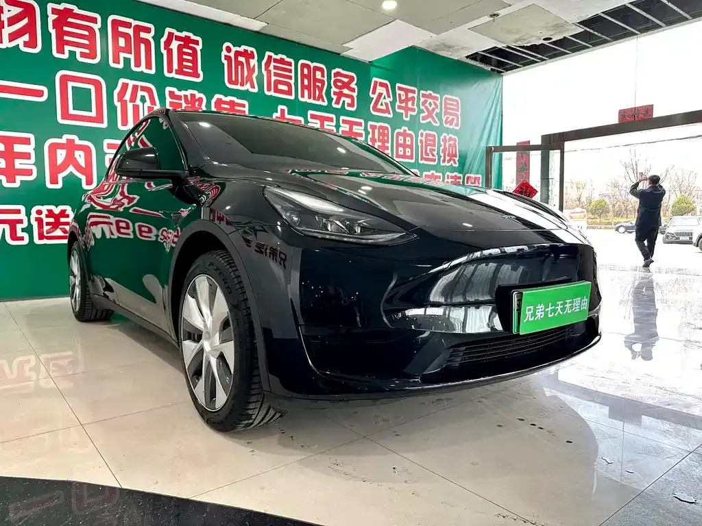Tesla Model Y — фото 8