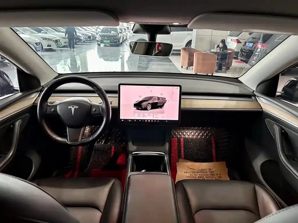 Tesla Model Y — фото 6