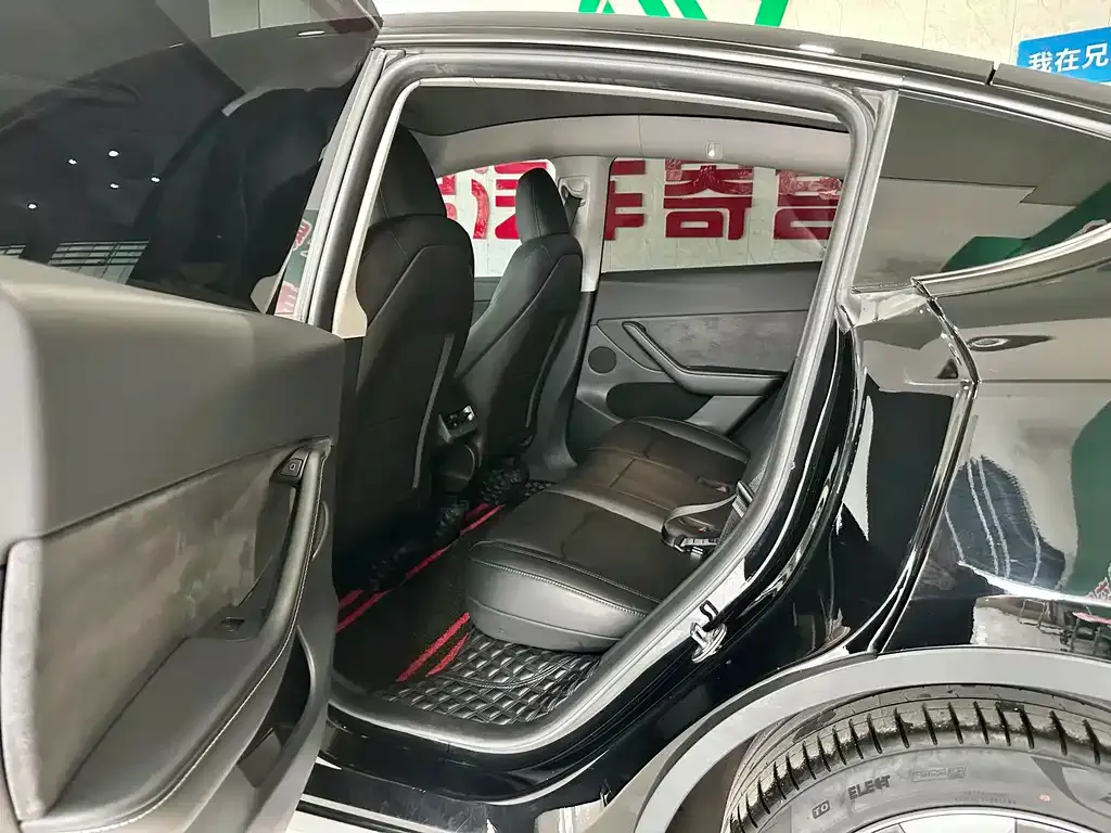 Tesla Model Y — фото 5