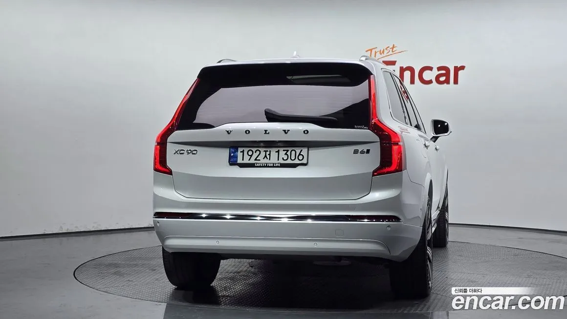 Volvo XC90 — фото 9