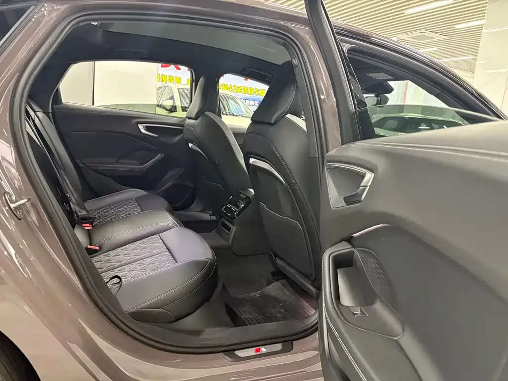 Audi A5L 2025 из CN, фото 2