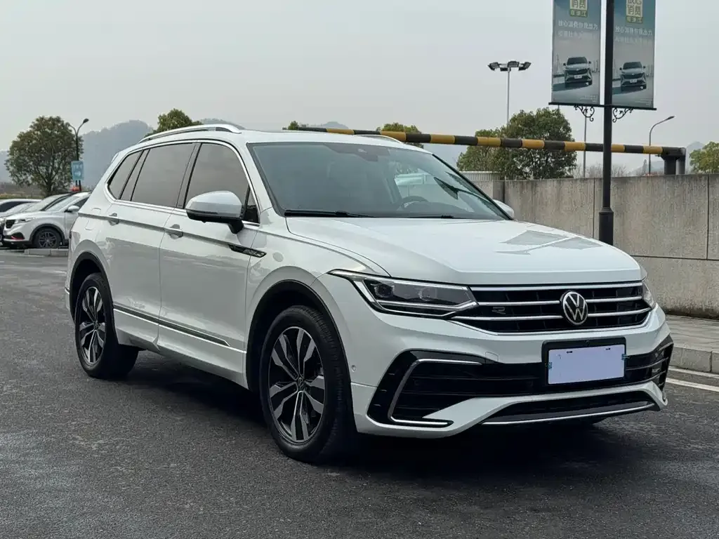 Volkswagen Tiguan L 2023 из CN, фото 2