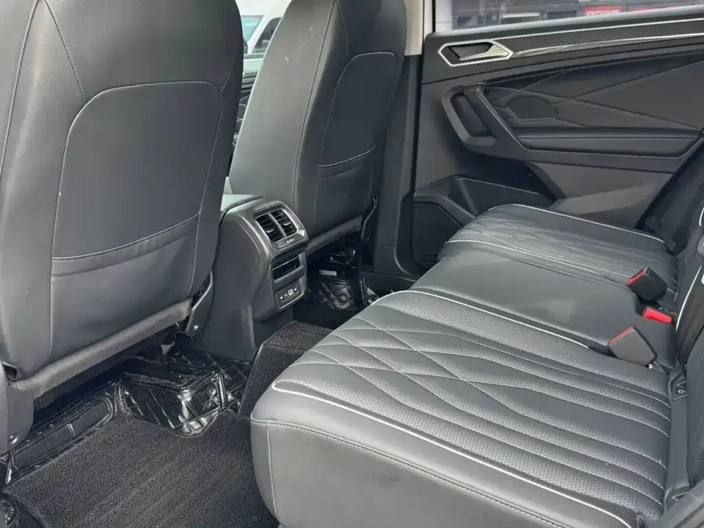 Volkswagen Tiguan L 2023 из CN, фото 5