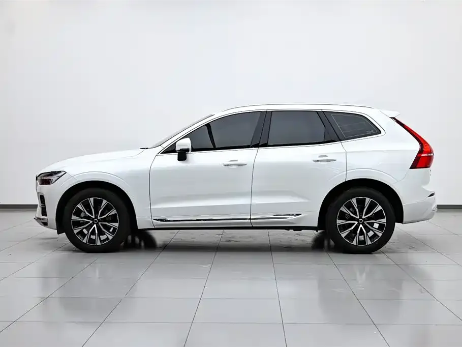 Volvo XC60 — фото 8