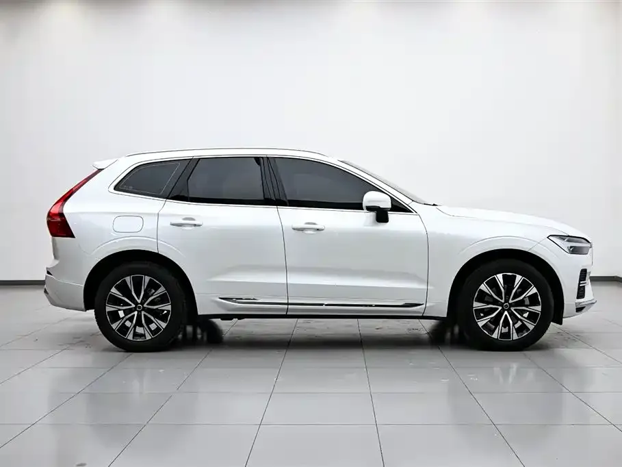 Volvo XC60 — фото 10