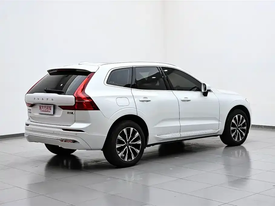 Volvo XC60 — фото 9