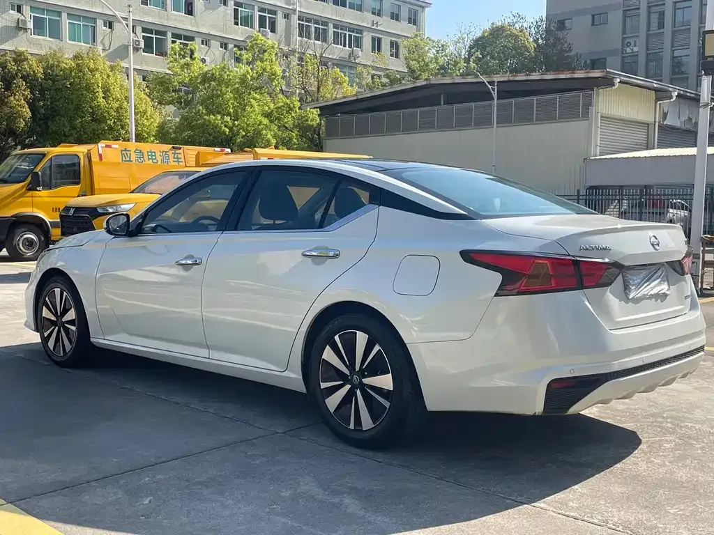 Nissan Teana — фото 3