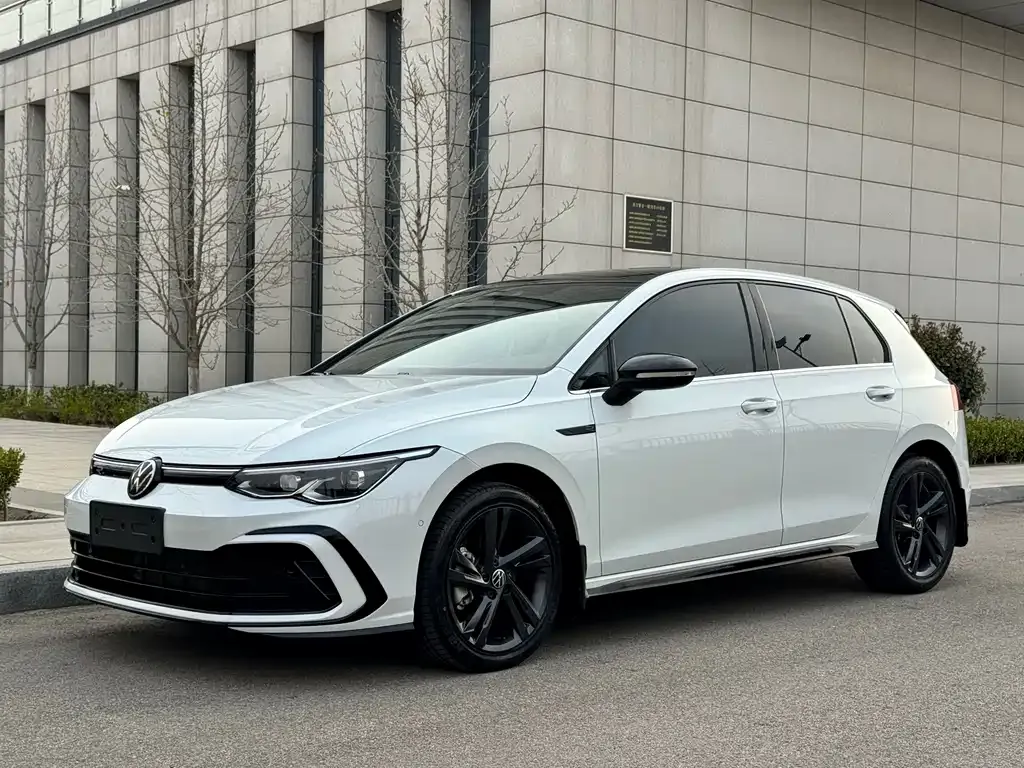 Volkswagen Golf 2023 из CN, фото 1