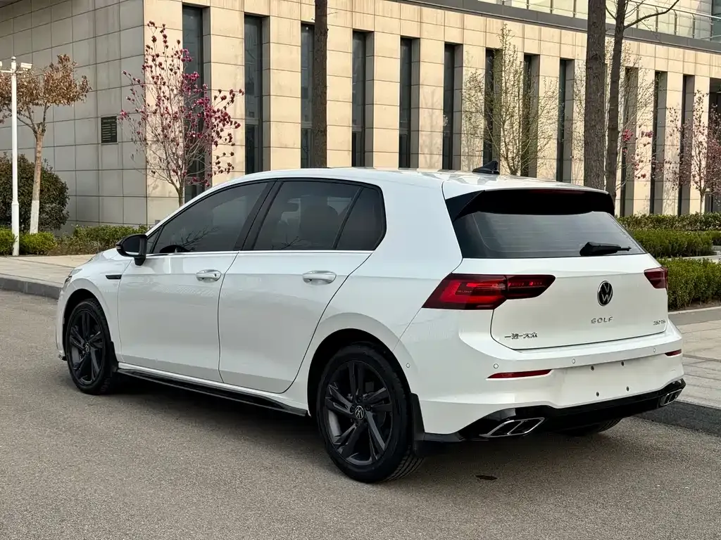 Volkswagen Golf 2023 из CN, фото 7
