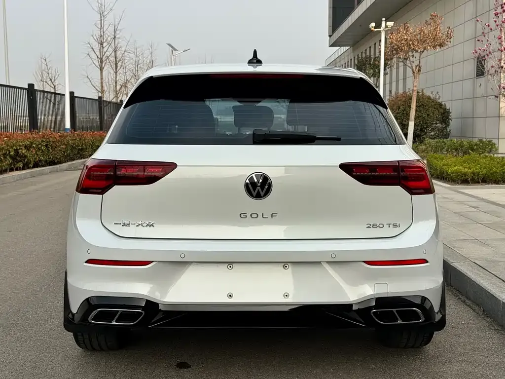 Volkswagen Golf 2023 из CN, фото 6