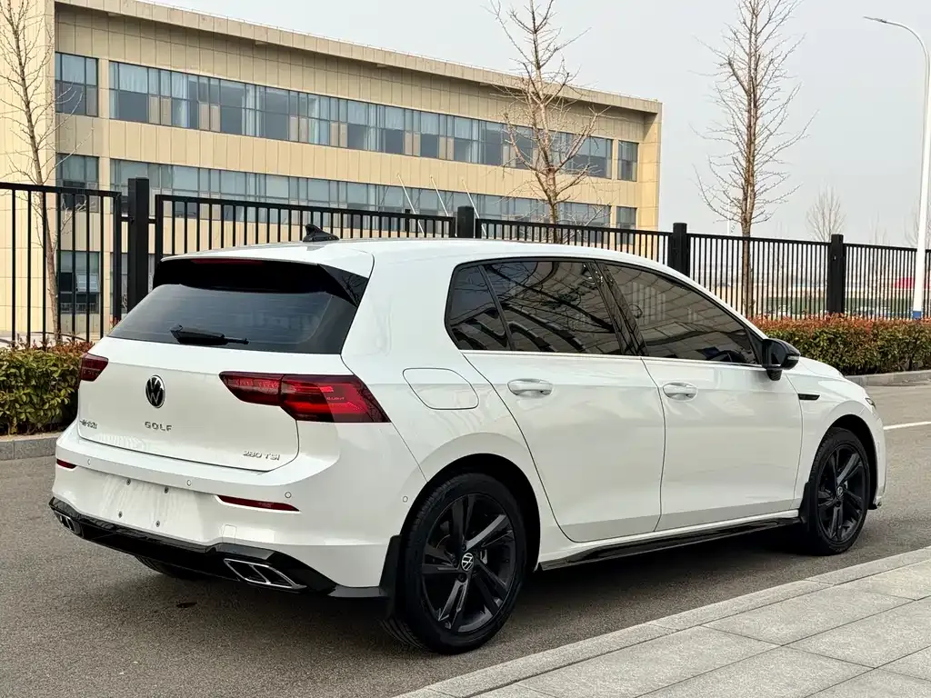 Volkswagen Golf 2023 из CN, фото 10