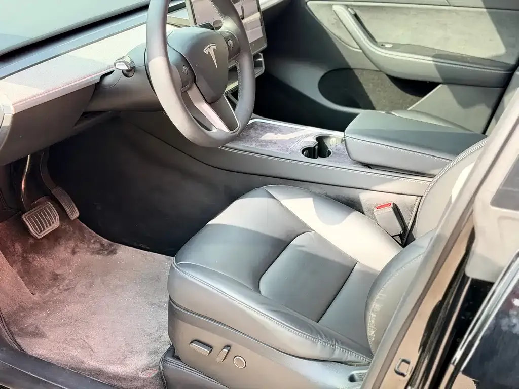 Tesla Model Y — фото 8
