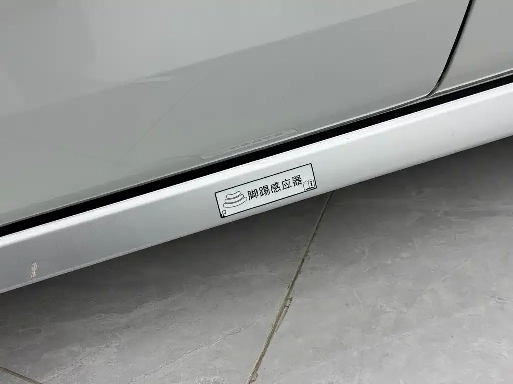 Toyota Granvia 2024 из CN, фото 3