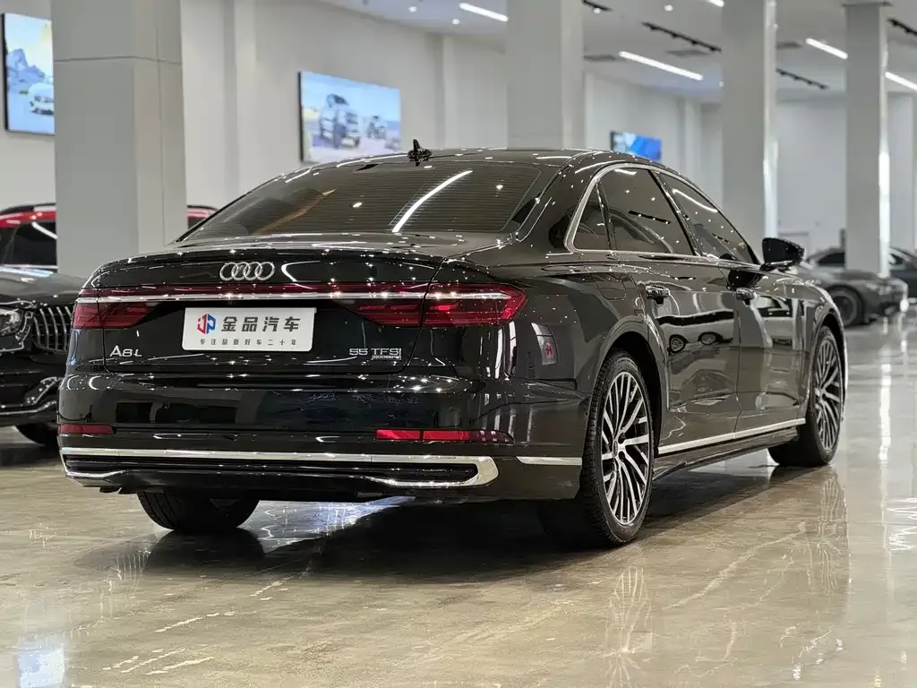 Audi A8 2024 из CN, фото 8