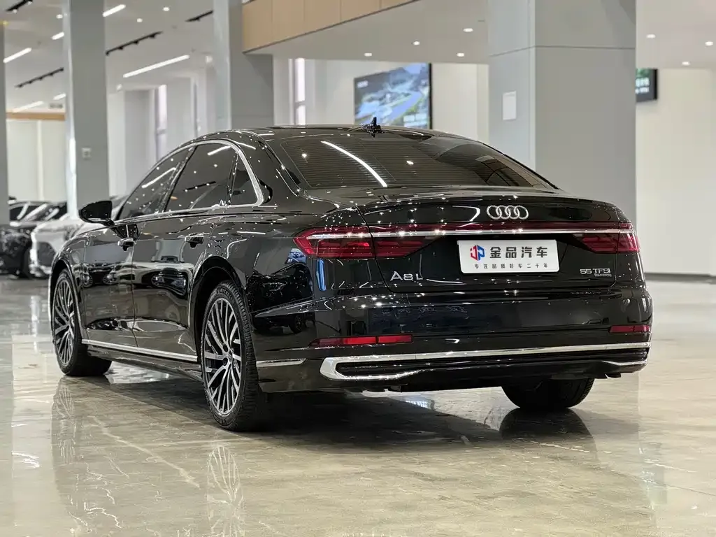 Audi A8 2024 из CN, фото 2
