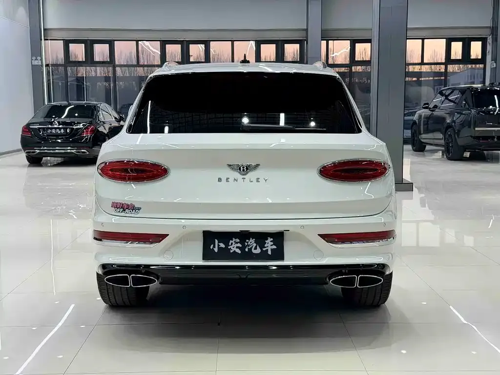 Bentley Bentayga 2021 из CN, фото 2