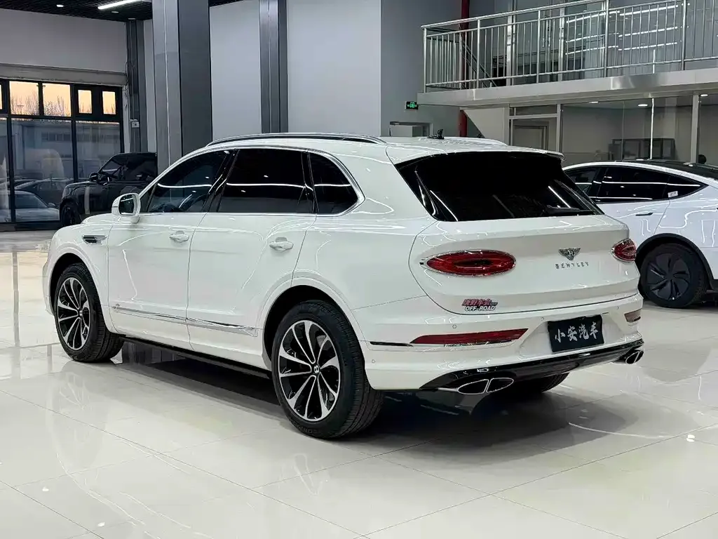 Bentley Bentayga 2021 из CN, фото 8