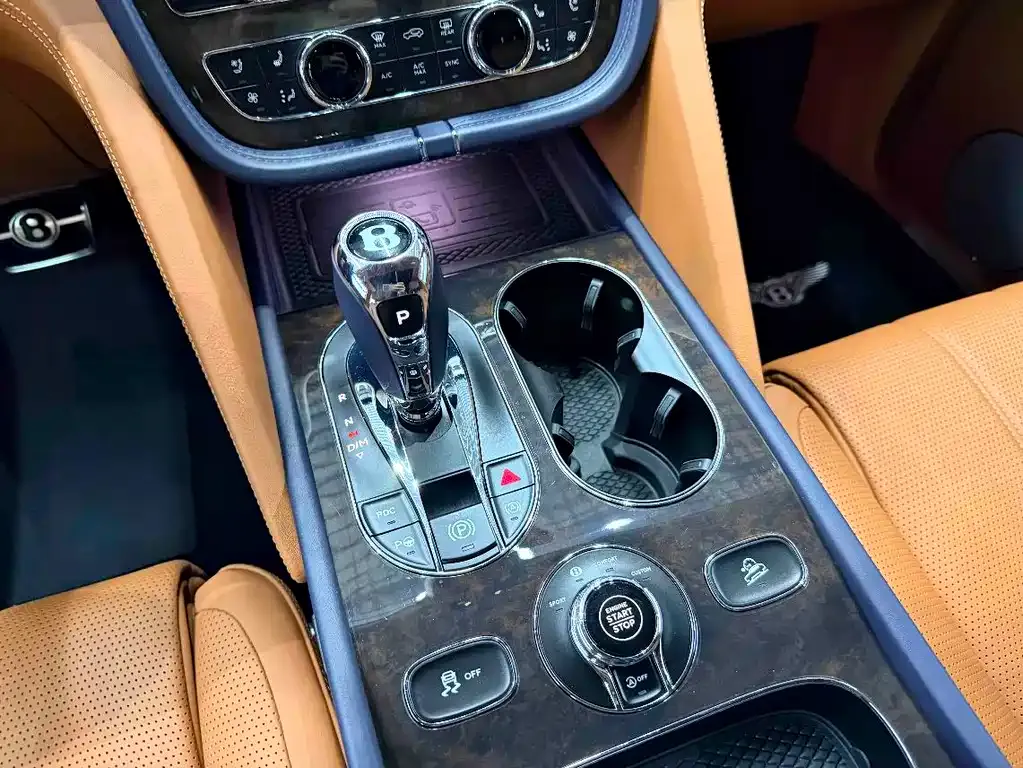 Bentley Bentayga 2021 из CN, фото 3