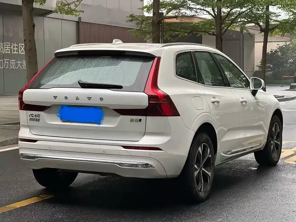 Volvo XC60 — фото 8