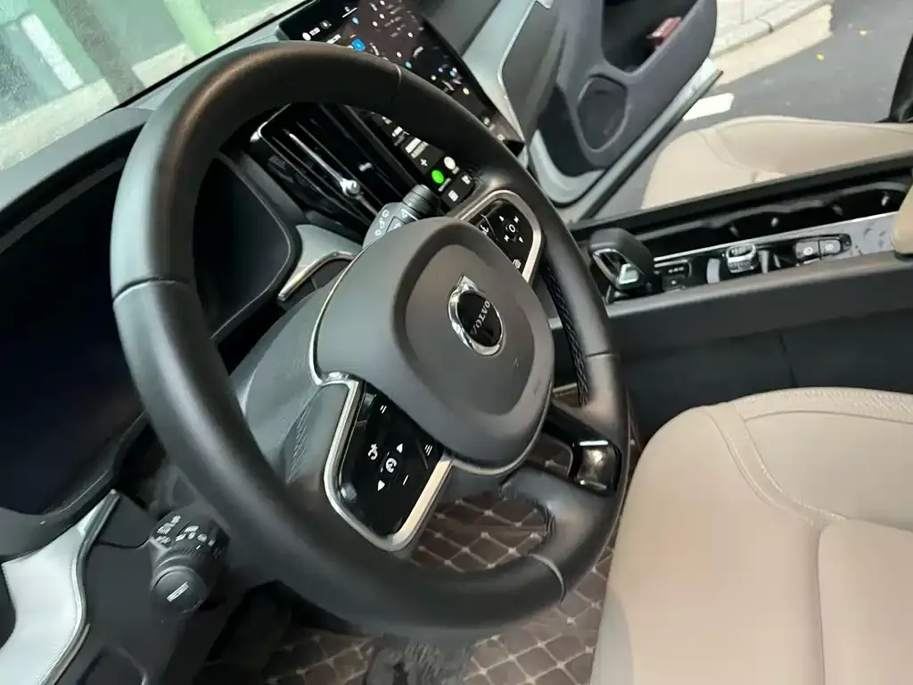 Volvo XC60 — фото 4