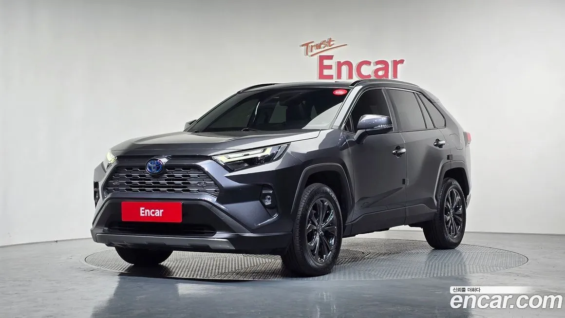 Toyota RAV4 — фото 1